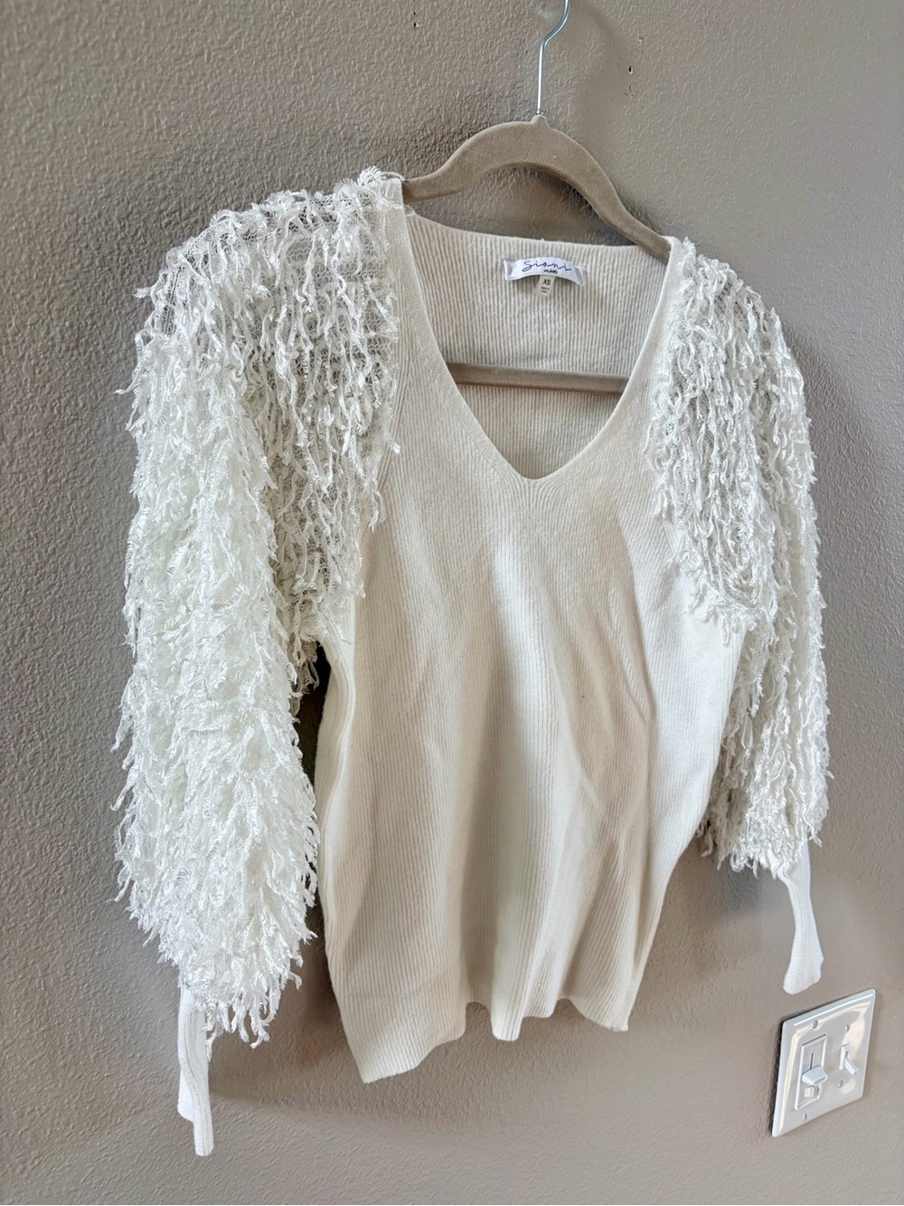 Sioni White V-Neck Sweater with Textured Fringe Sleeves XS - Picture 2 of 6